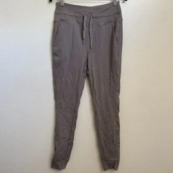 NWT Halara Cloudful Air High Waisted Drawstring Joggers in Gray Medium - Picture 2 of 10